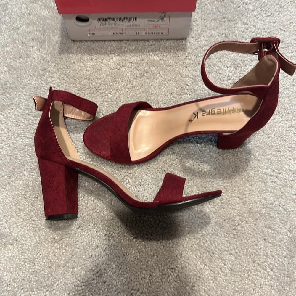 Heels - Picture 3 of 3